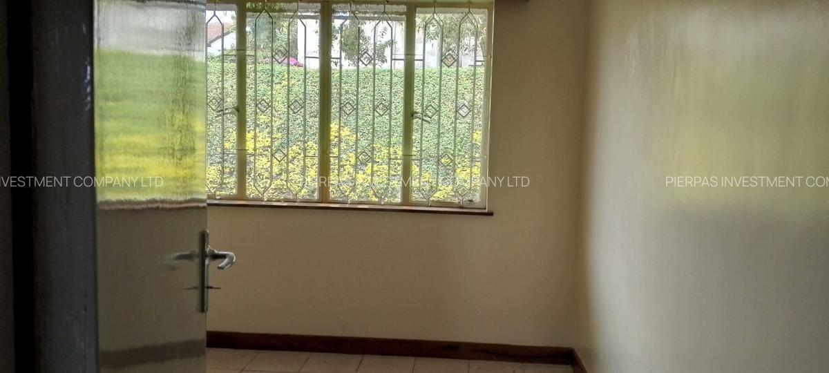 4 Bed Townhouse with En Suite in Garden Estate - 4