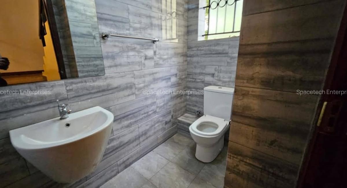 4 Bed House with En Suite in Runda - 12