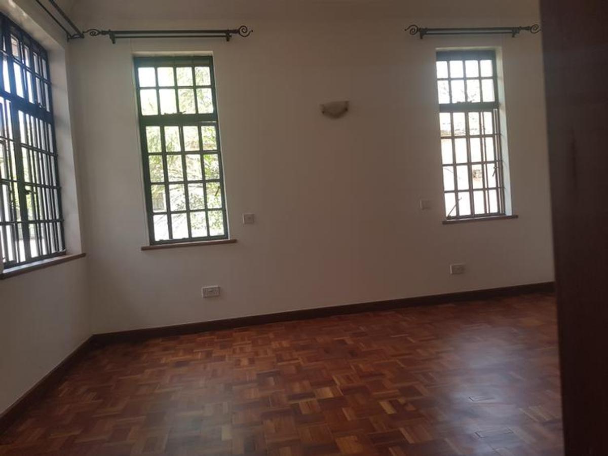 4 Bed Townhouse with En Suite in Lavington - 12