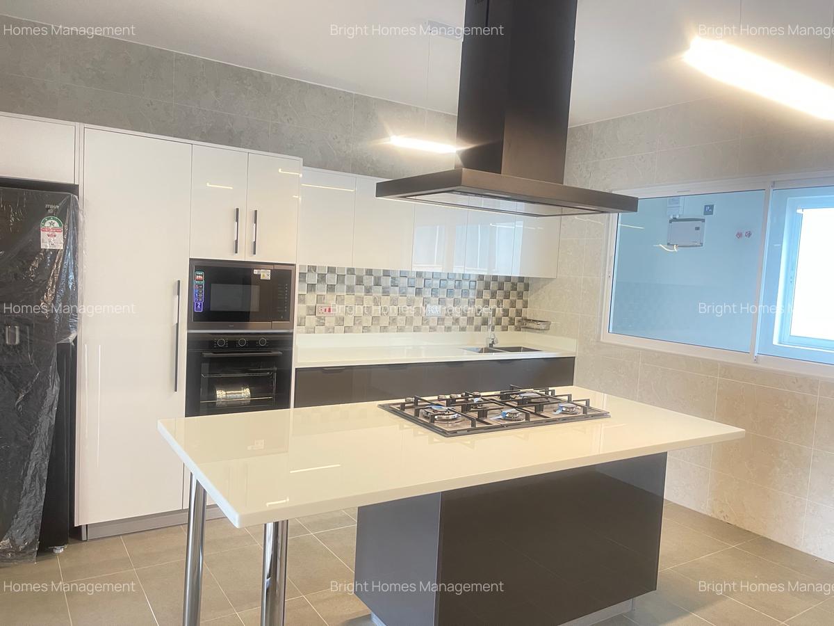 3 Bed Apartment with En Suite in Riverside - 5