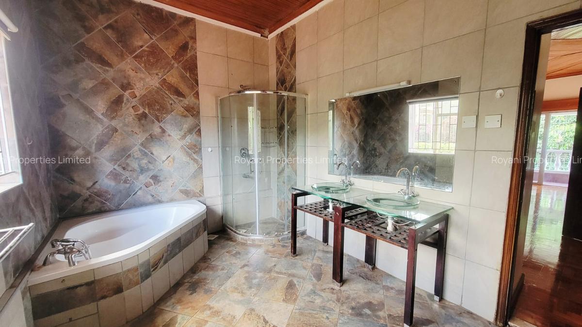 5 Bed House with En Suite in Rosslyn - 8