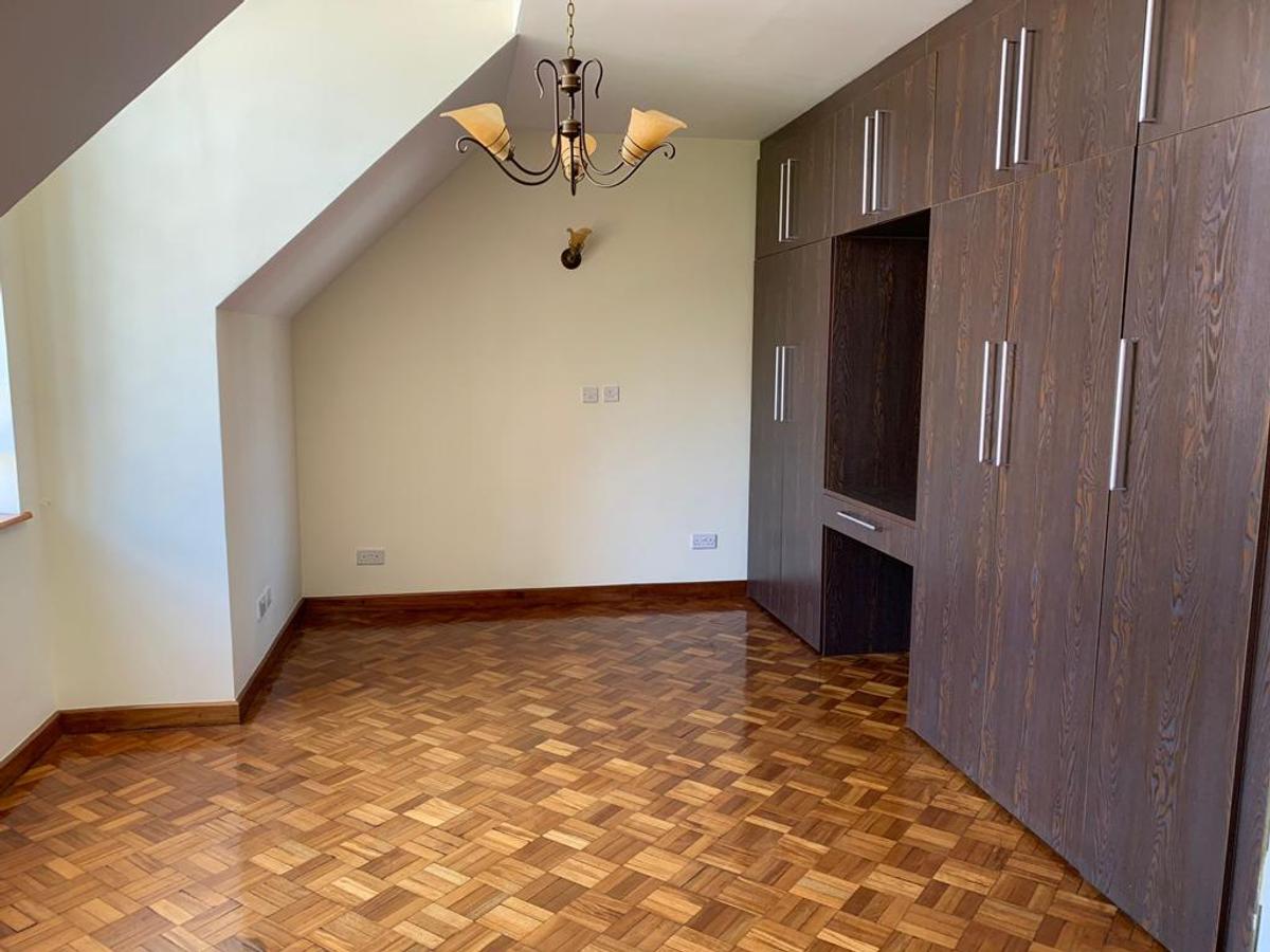 4 Bed Townhouse with En Suite in Lavington - 18