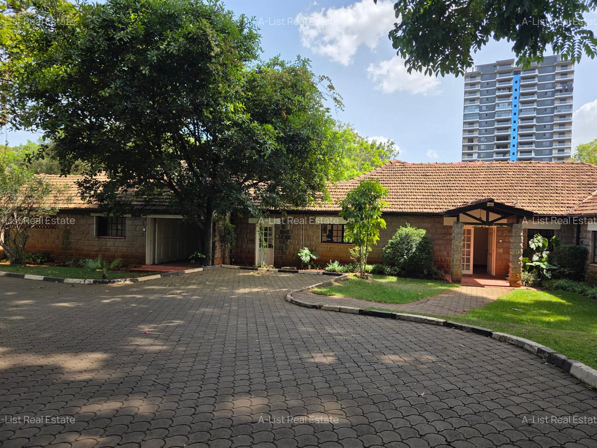 4 Bed House with En Suite at Lavington - 6