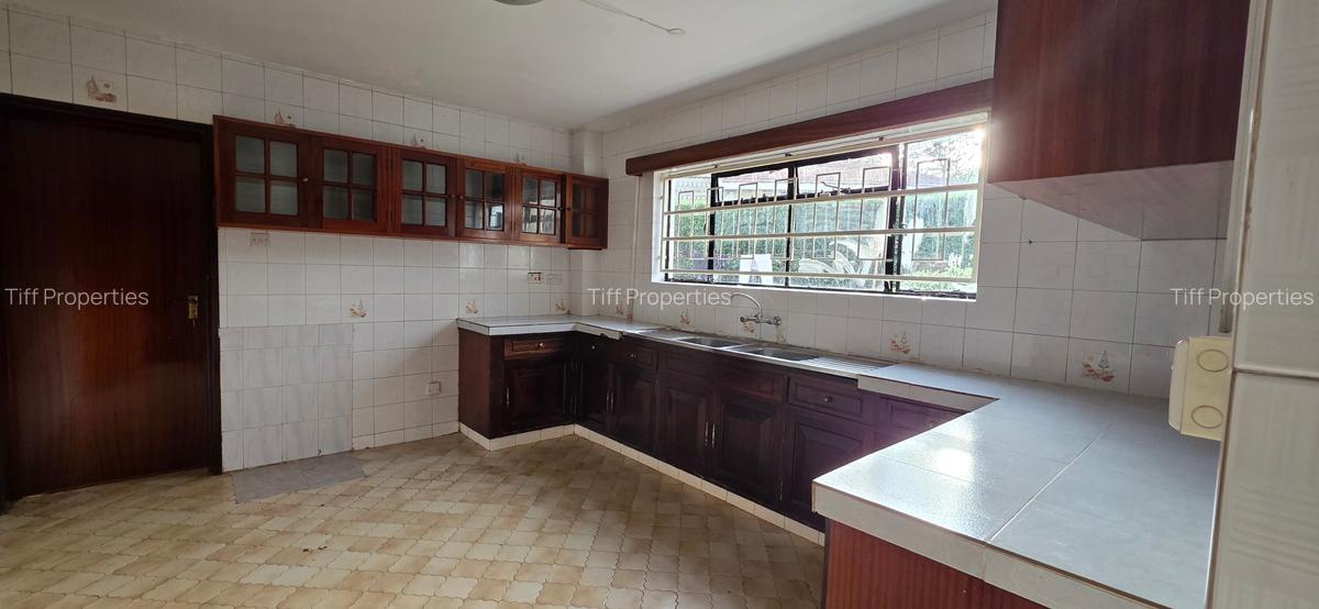 4 Bed House in Nyari - 6