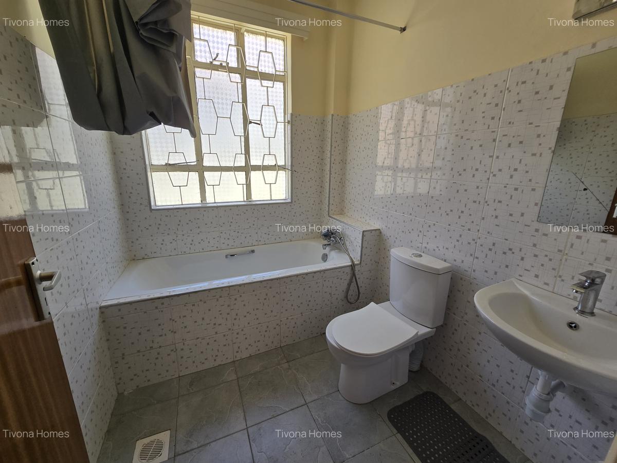 4 Bed House with En Suite in Runda - 9