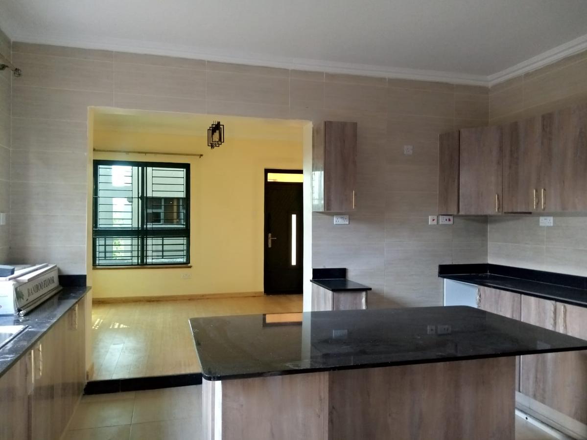 5 Bed House with En Suite in Lavington - 17