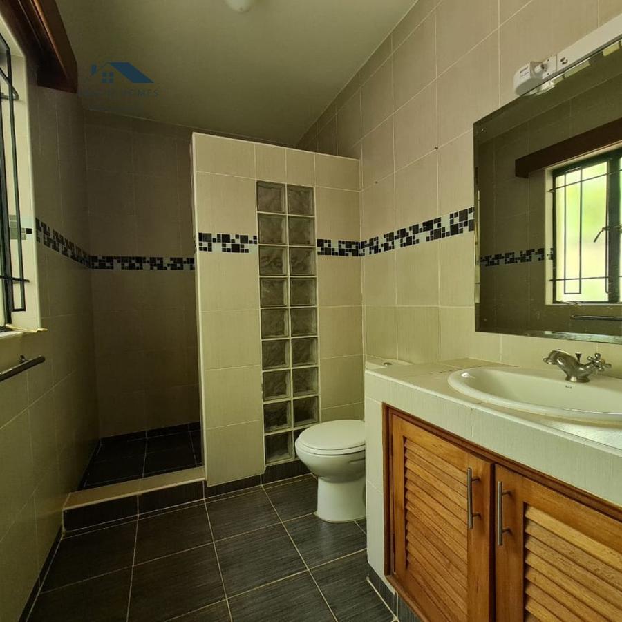 4 Bed Apartment with En Suite at Lavington - 17