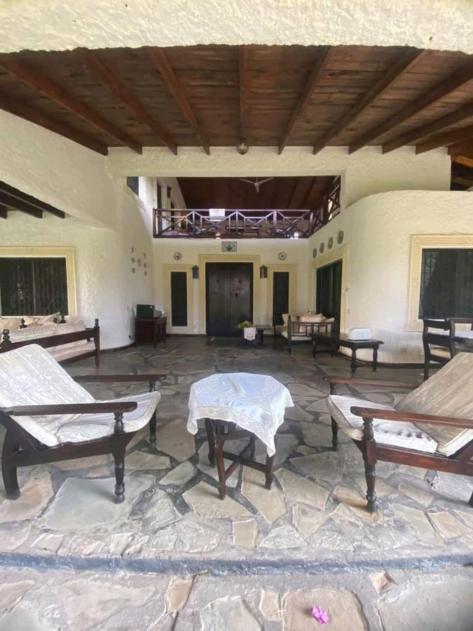 5 Bed House with En Suite at Malindi - 10