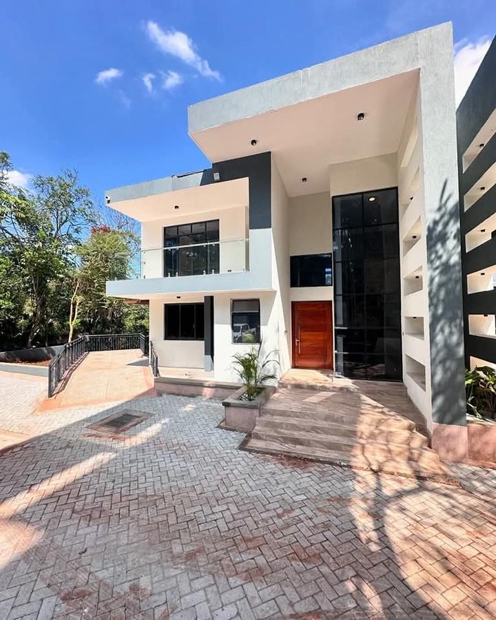 4 bed villa with en suite at karen