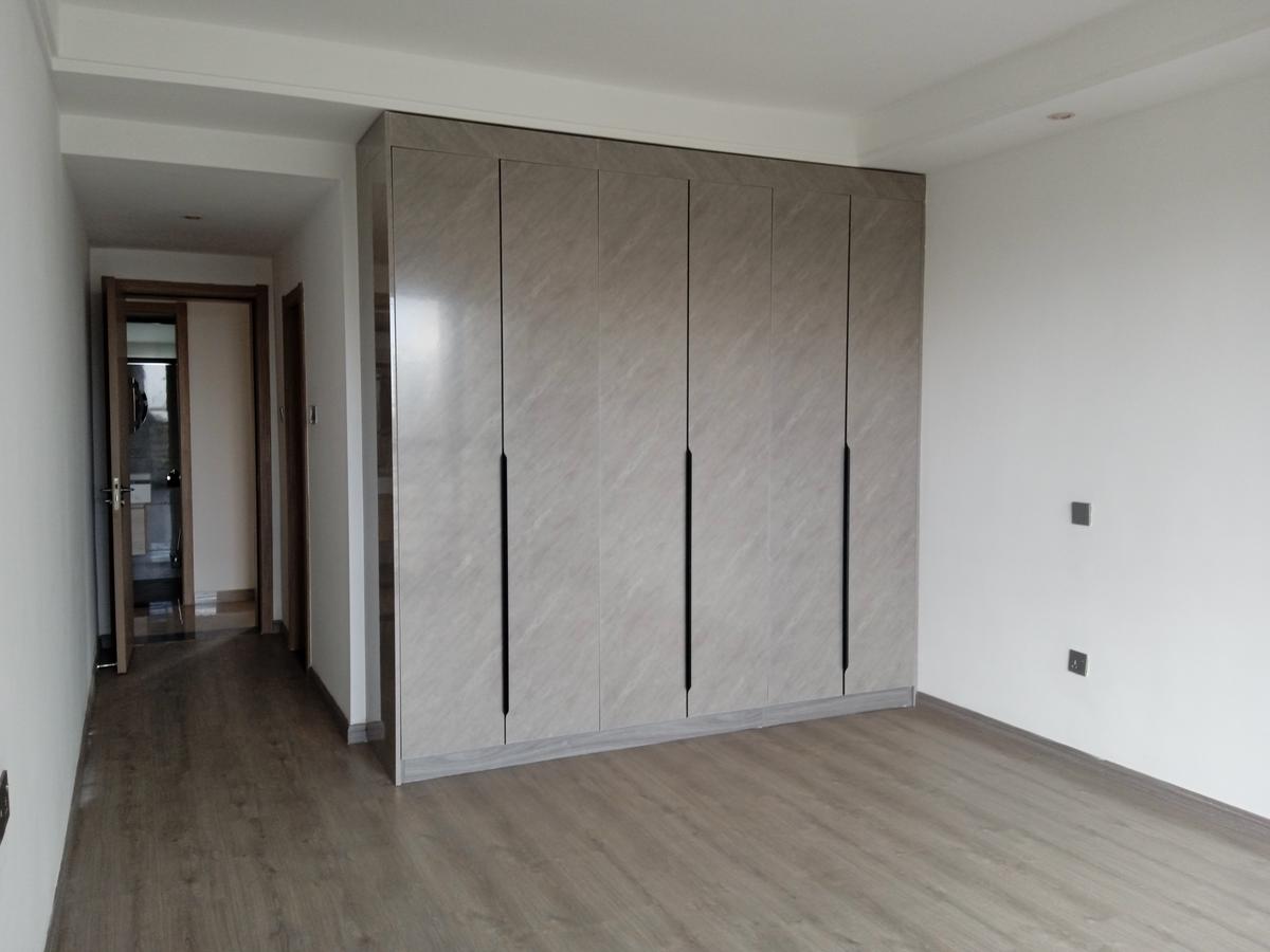 Serviced 3 Bed Apartment with En Suite at Riverside Drive. - 6