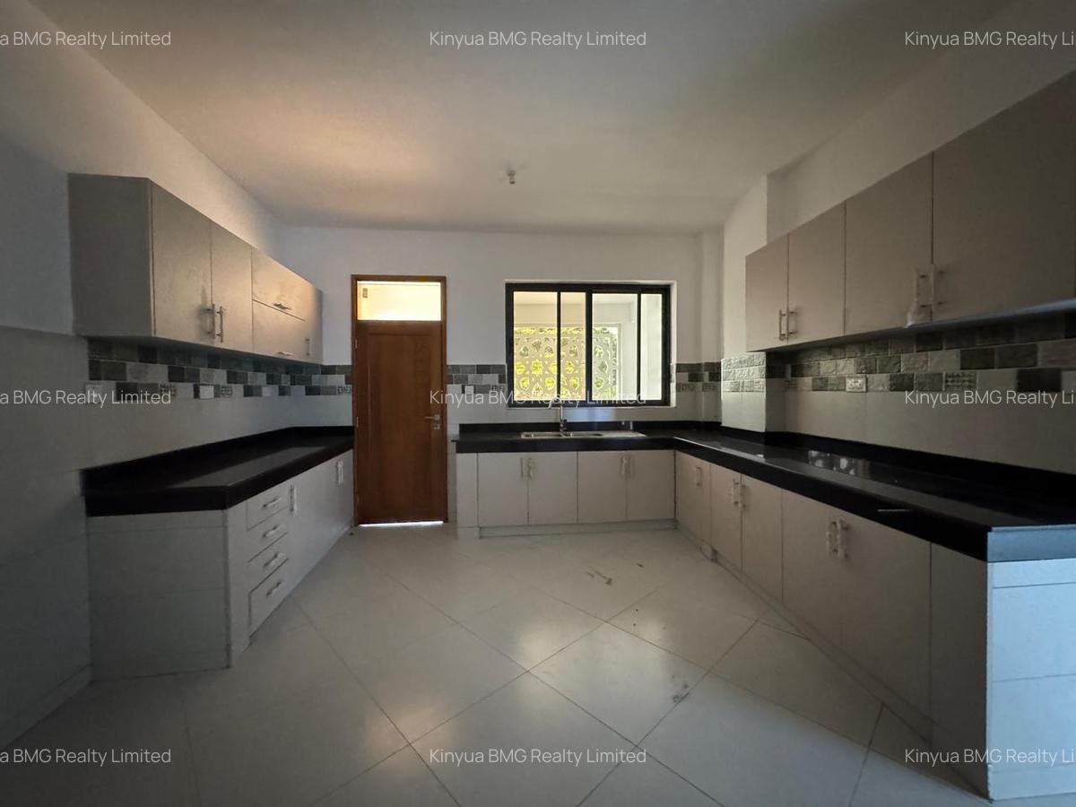 4 Bed Apartment with En Suite in Nyali Area - 15