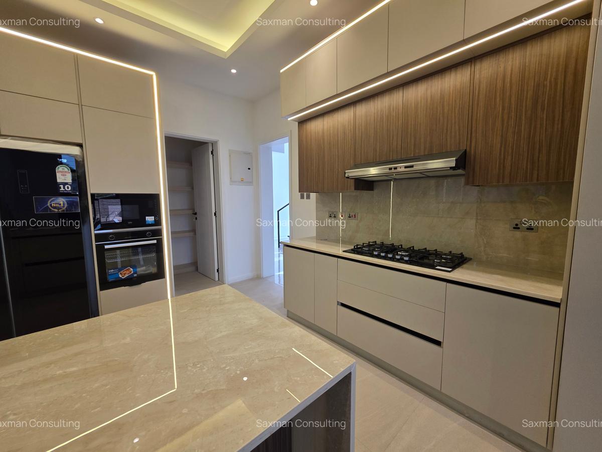 5 Bed Villa with En Suite in Lavington - 19