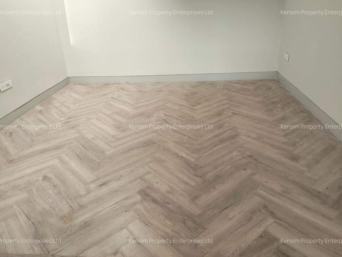 5 Bed Townhouse with En Suite in Brookside - 9