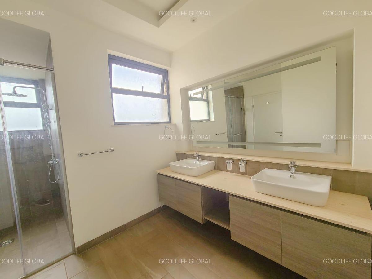 3 Bed Apartment with En Suite at Riverside - 20