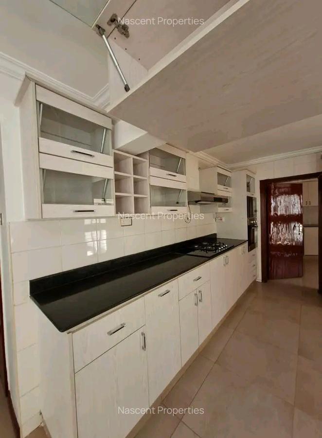 4 Bed House with En Suite in Runda - 6