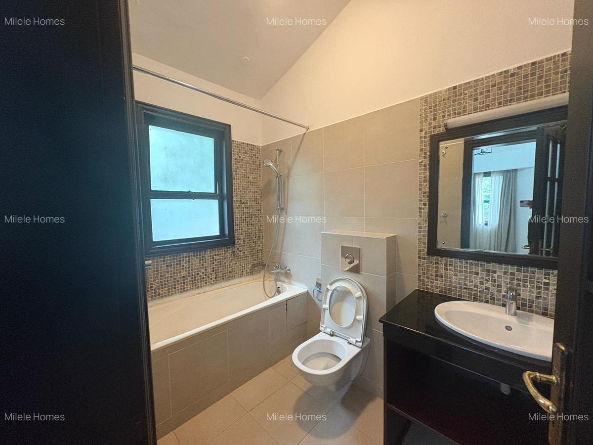 4 Bed Townhouse with En Suite at Grevillea Groove - 13