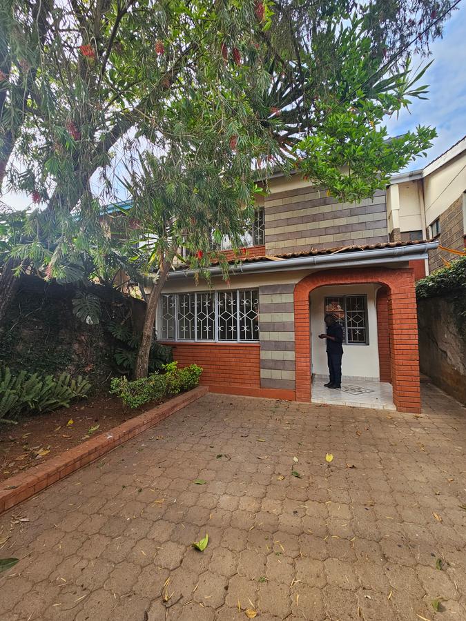 4 Bed Townhouse with En Suite at Lavington - 1