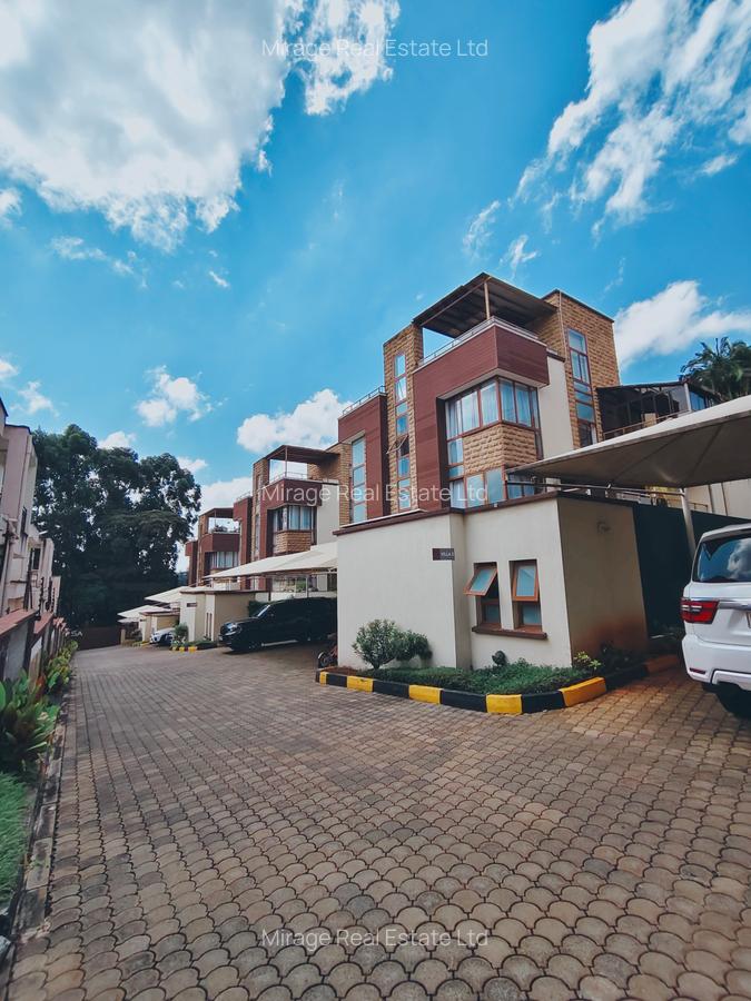 6 Bed Villa with En Suite in Lavington - 2