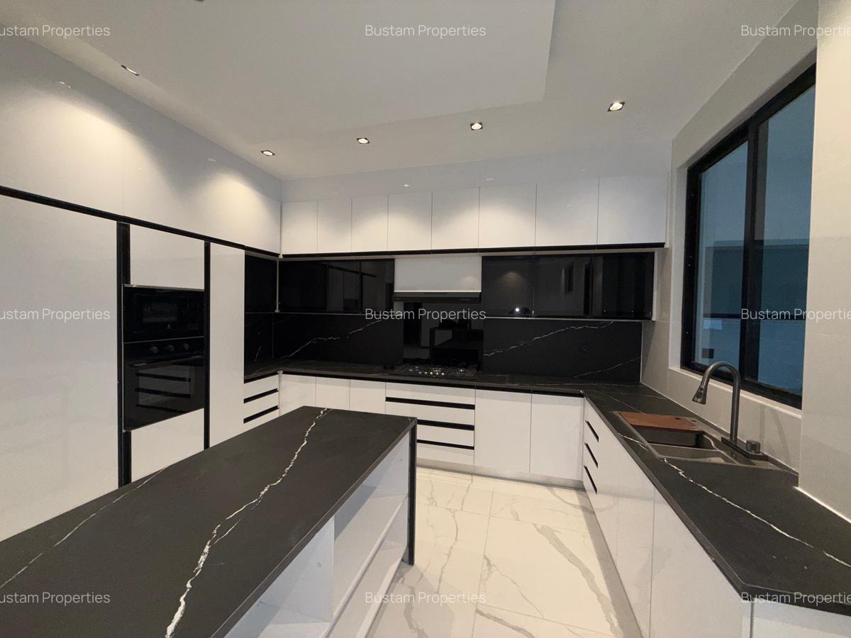 5 Bed Apartment with En Suite in Spring Valley - 2
