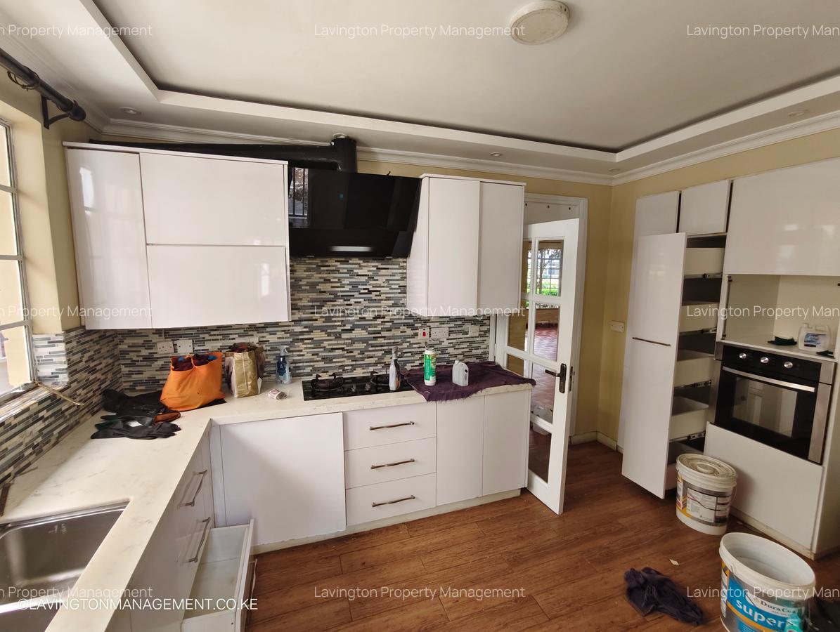 5 Bed Townhouse with En Suite at Lavington - 5