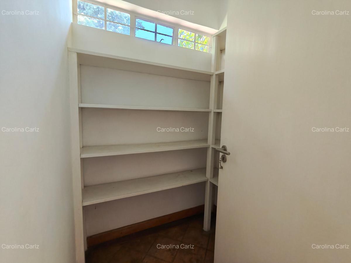 2 Bed House with En Suite at Lakeview - 19