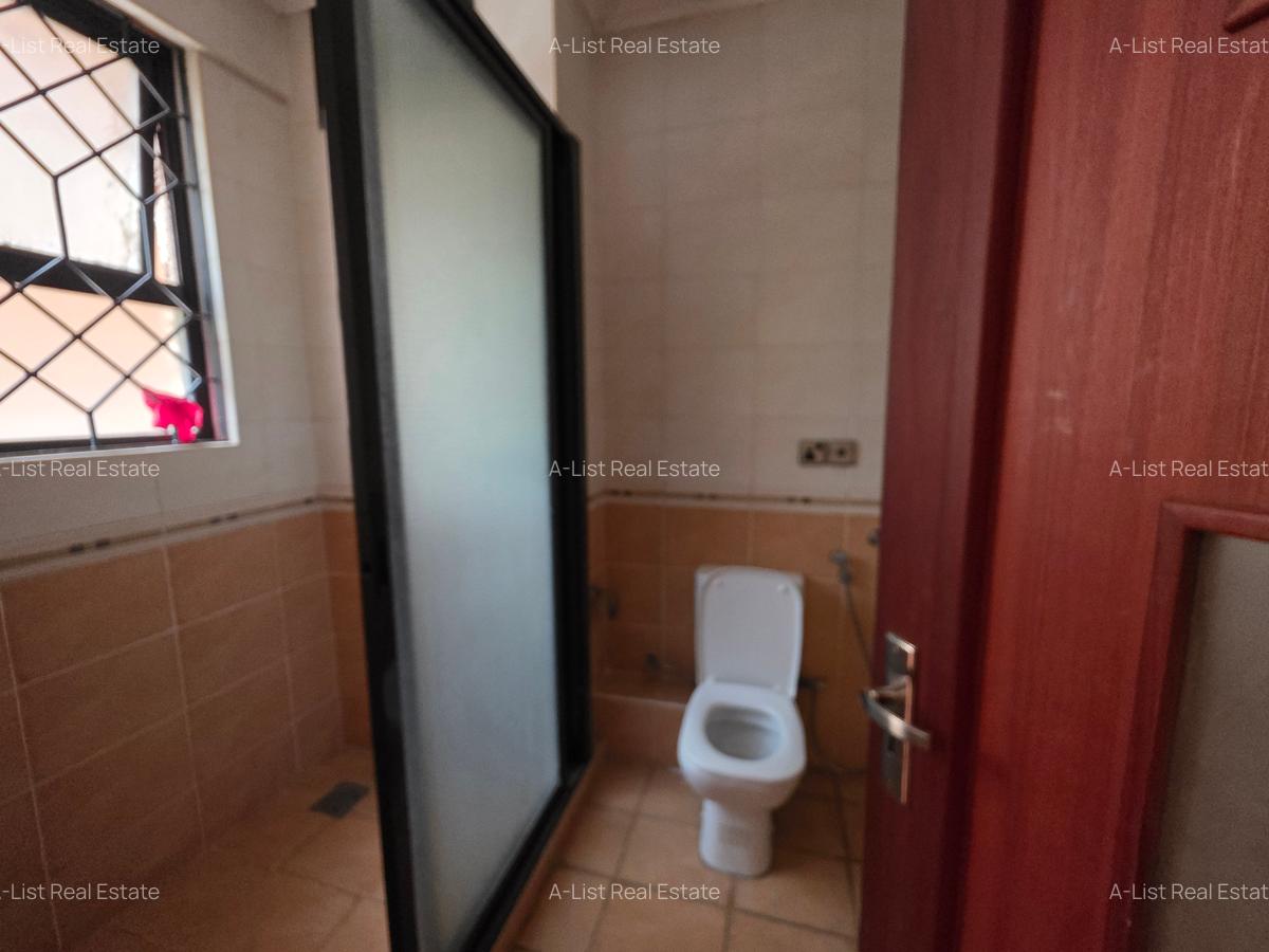 4 Bed Apartment with En Suite at Brookside Drive - 4