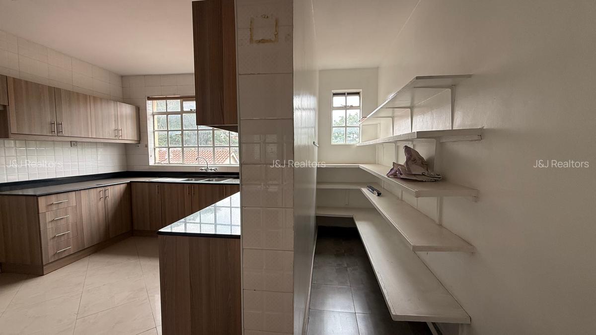 4 Bed Apartment with En Suite in Riverside - 5