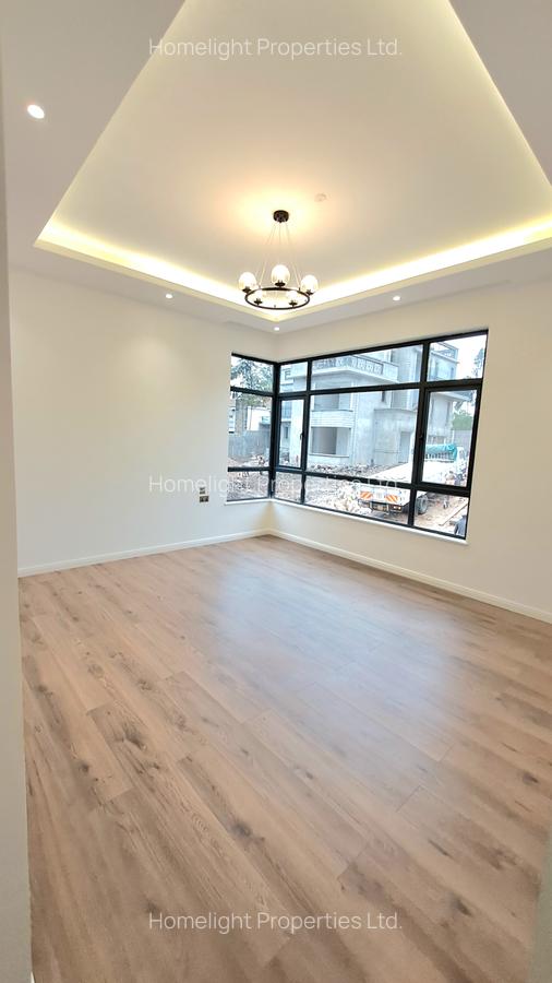 5 Bed Villa with En Suite at Lavington - 13