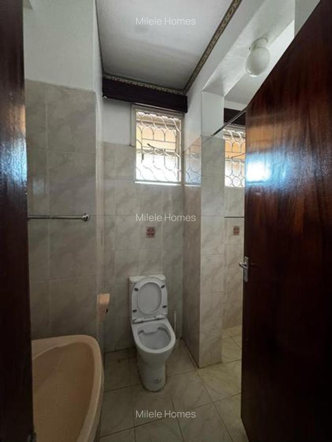 4 Bed Villa with En Suite at Mimosa Drive - 10