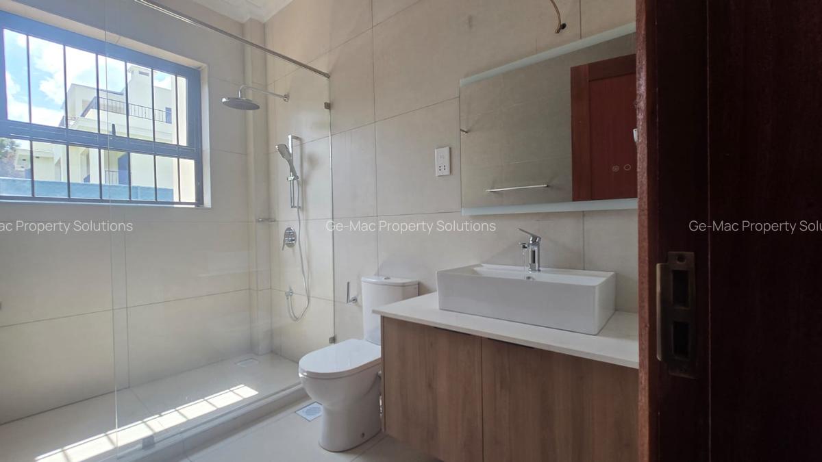 5 Bed House with En Suite in Loresho - 12