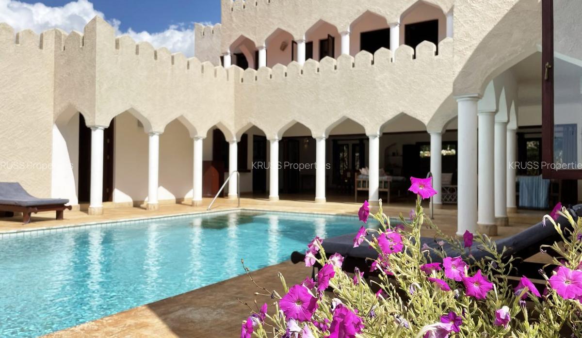 4 Bed Villa with Swimming Pool at Hs24 - 1