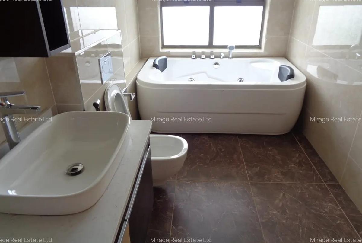 4 Bed Villa with En Suite in Westlands Area - 16