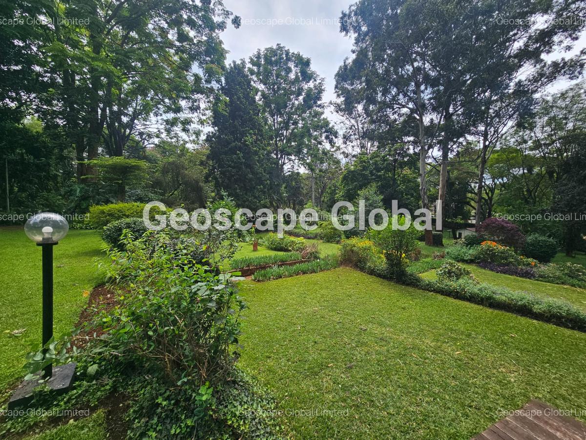 4 Bed House with En Suite in Rosslyn - 6