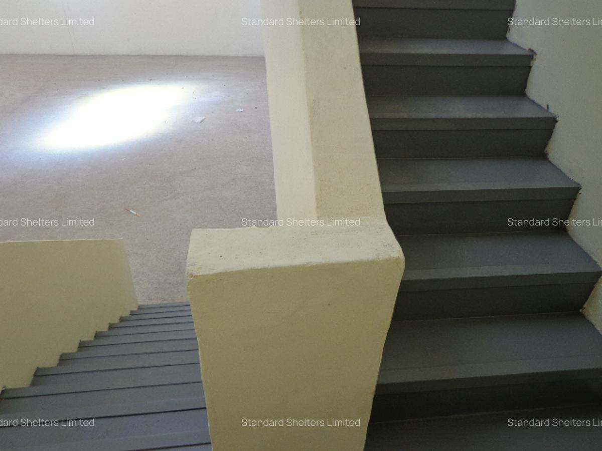 7,089 ft² Warehouse with Parking in Industrial Area - 9