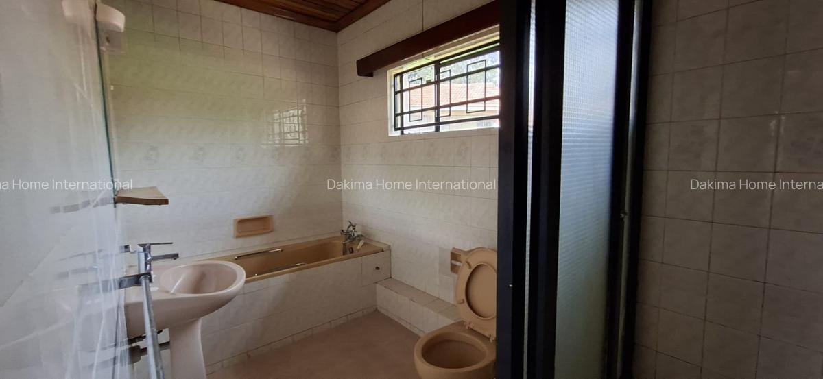 4 Bed House with En Suite in Nyari - 12