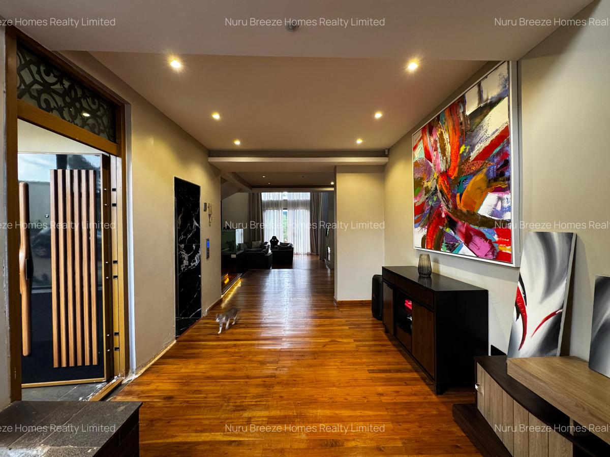 5 Bed House with En Suite in Runda - 12