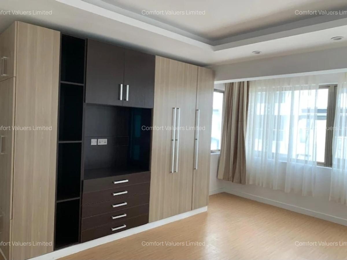 4 Bed House with En Suite at Lavington - 8