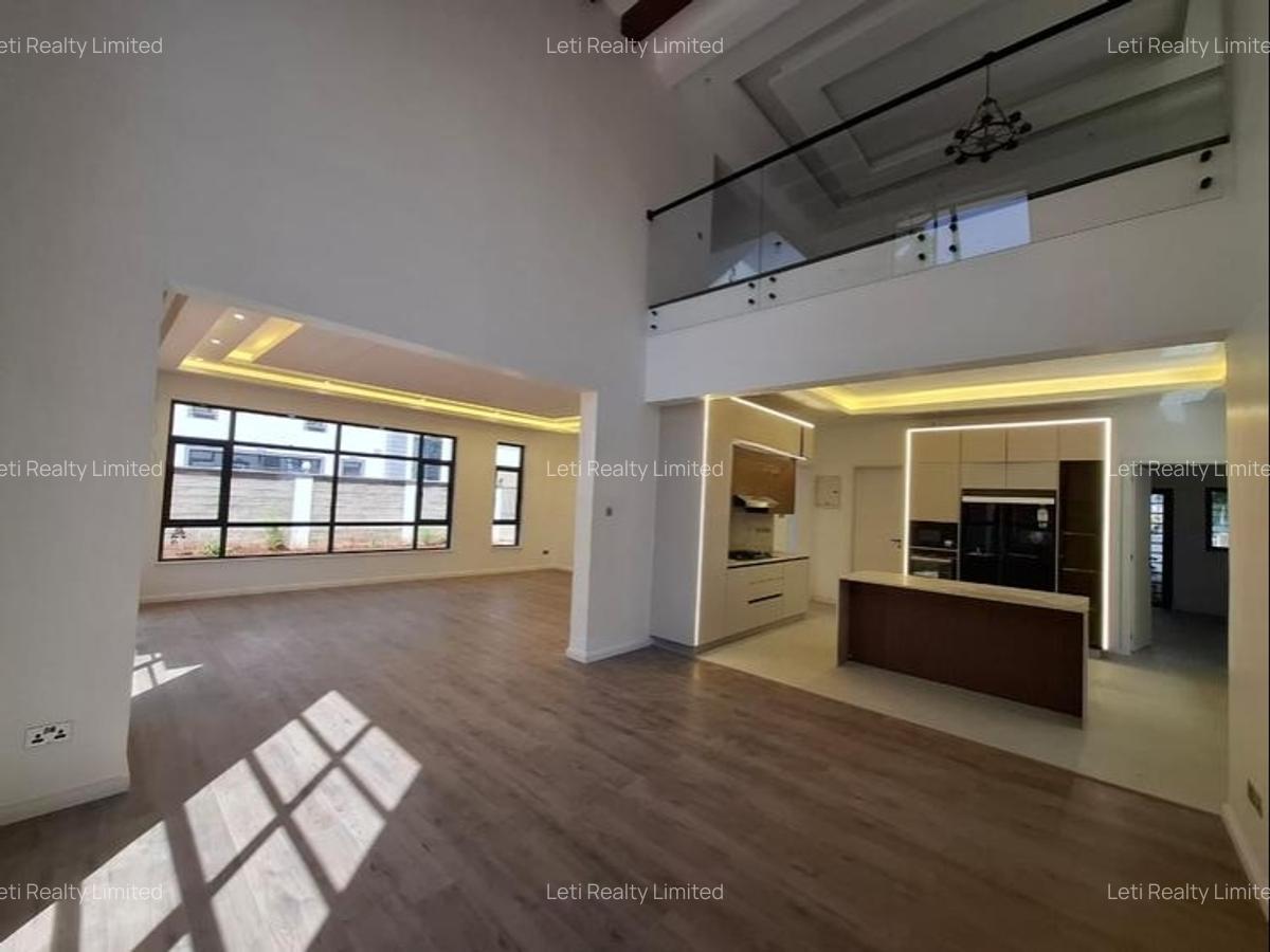 5 Bed Townhouse with En Suite in Lavington - 3