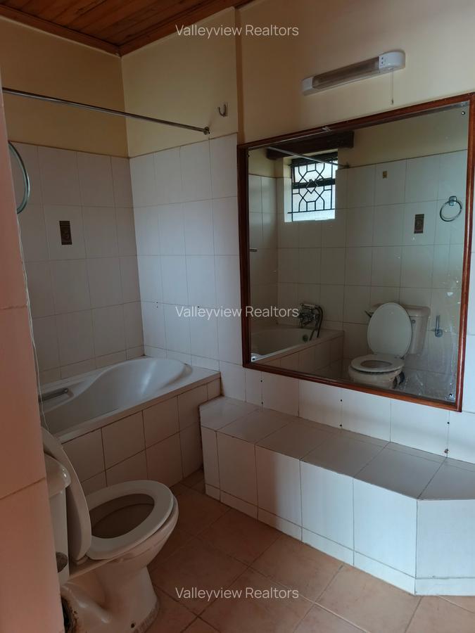 5 Bed Townhouse with En Suite at Lavington - 15