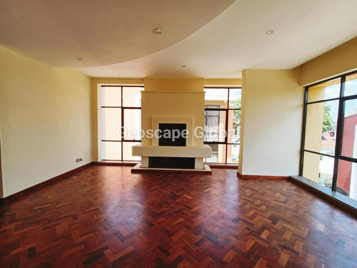 5 Bed Townhouse with En Suite in Lavington - 2