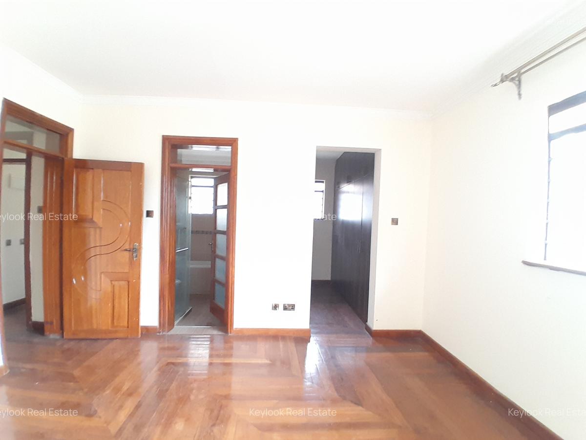 5 Bed Townhouse with En Suite at Lavington - 13