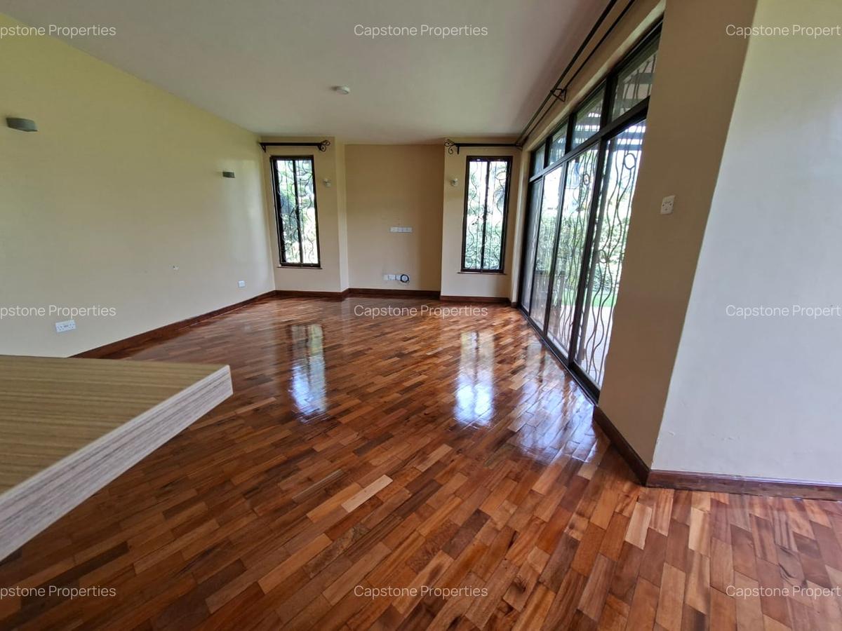 4 Bed Townhouse with En Suite in Ridgeways - 8