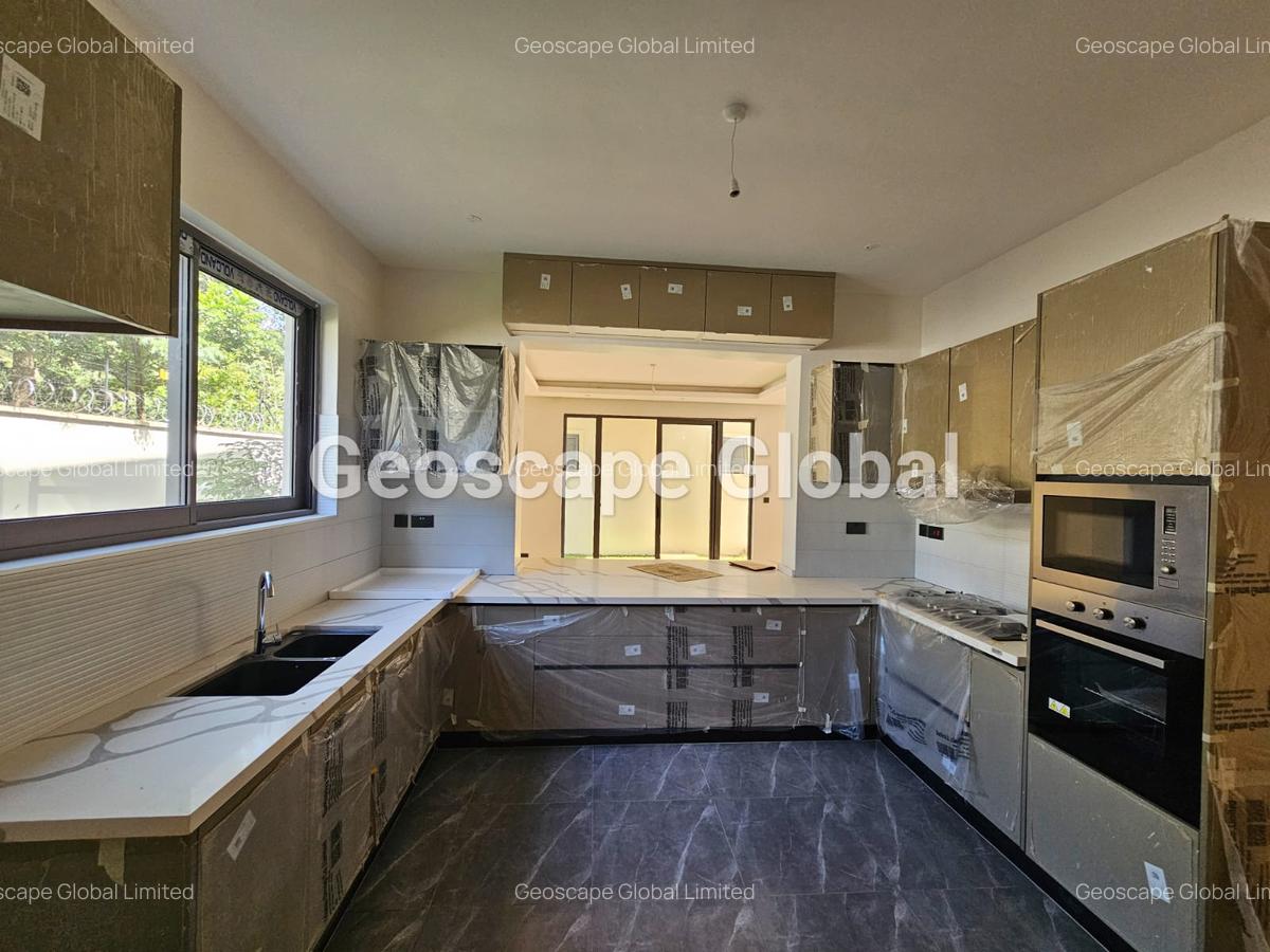 6 Bed Townhouse with En Suite in Lavington - 3