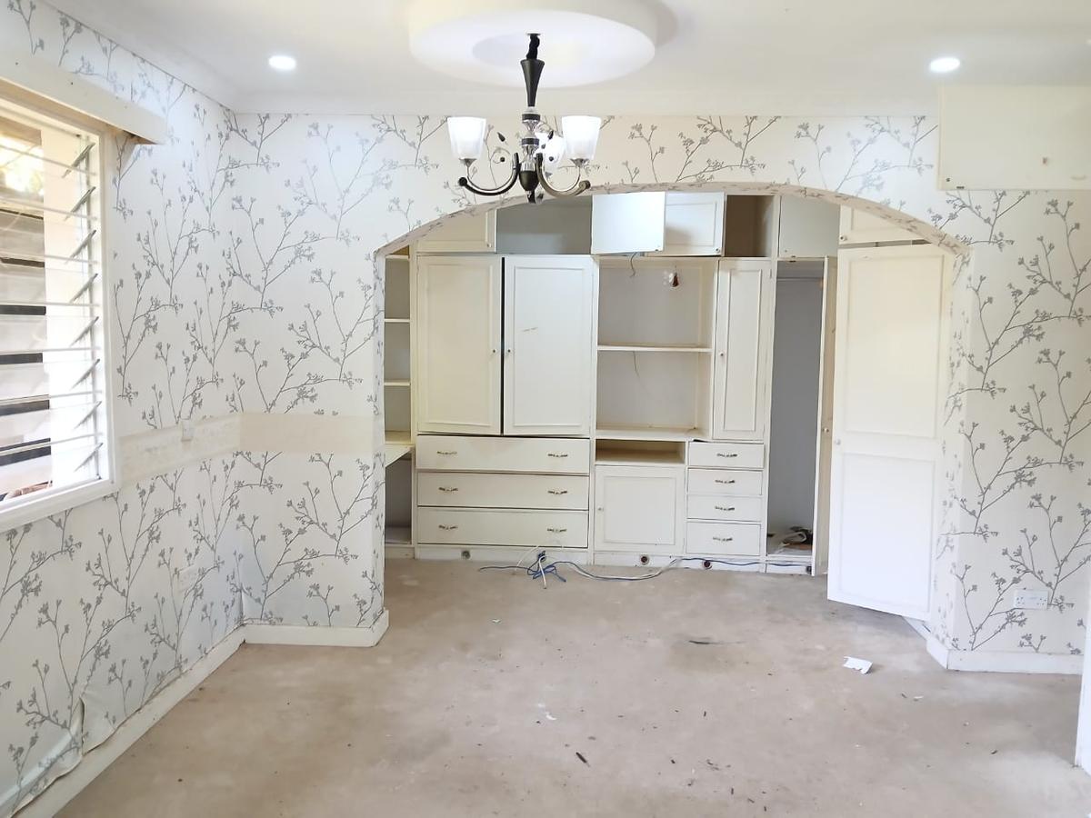 5 Bed House with En Suite in Loresho - 10