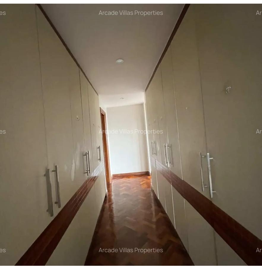 4 Bed Apartment with En Suite in Riverside - 5