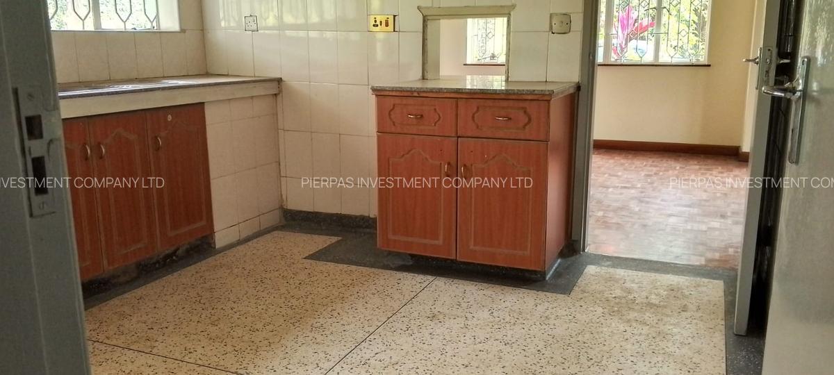 4 Bed Townhouse with En Suite in Garden Estate - 5