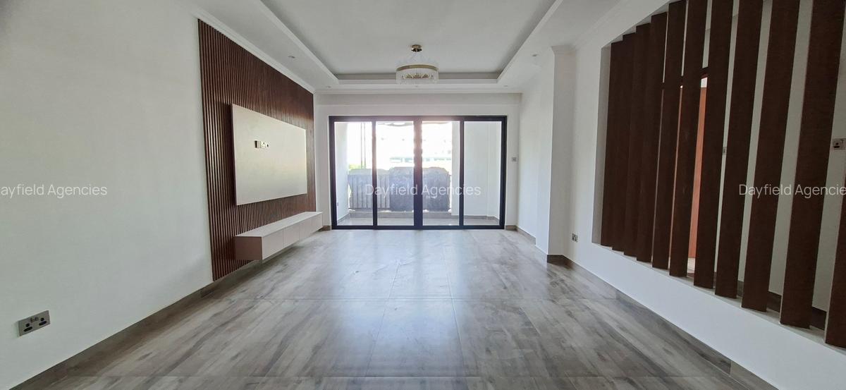 3 Bed Apartment with En Suite in Brookside - 3