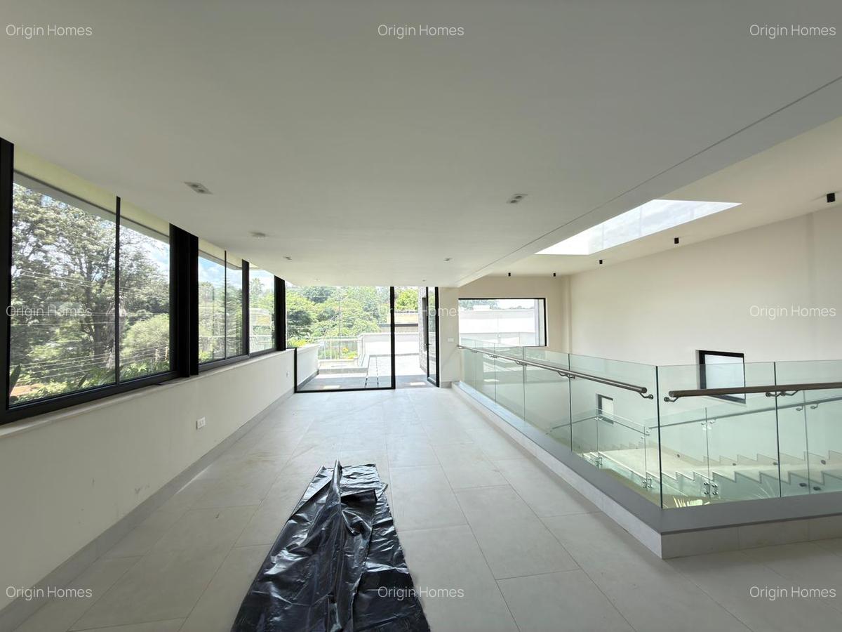 5 Bed Townhouse with En Suite at Westlands - 4