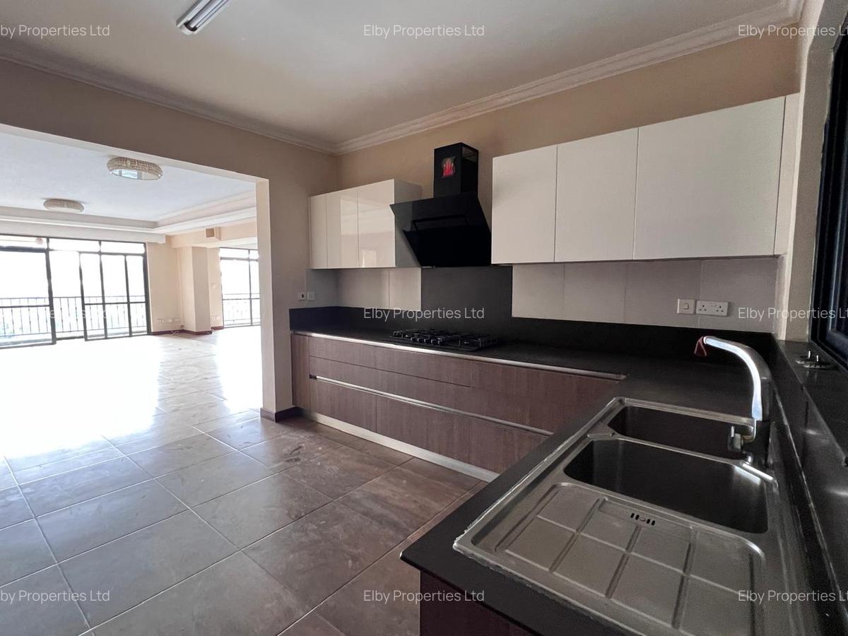 Serviced 6 Bed Apartment with En Suite in Parklands - 9