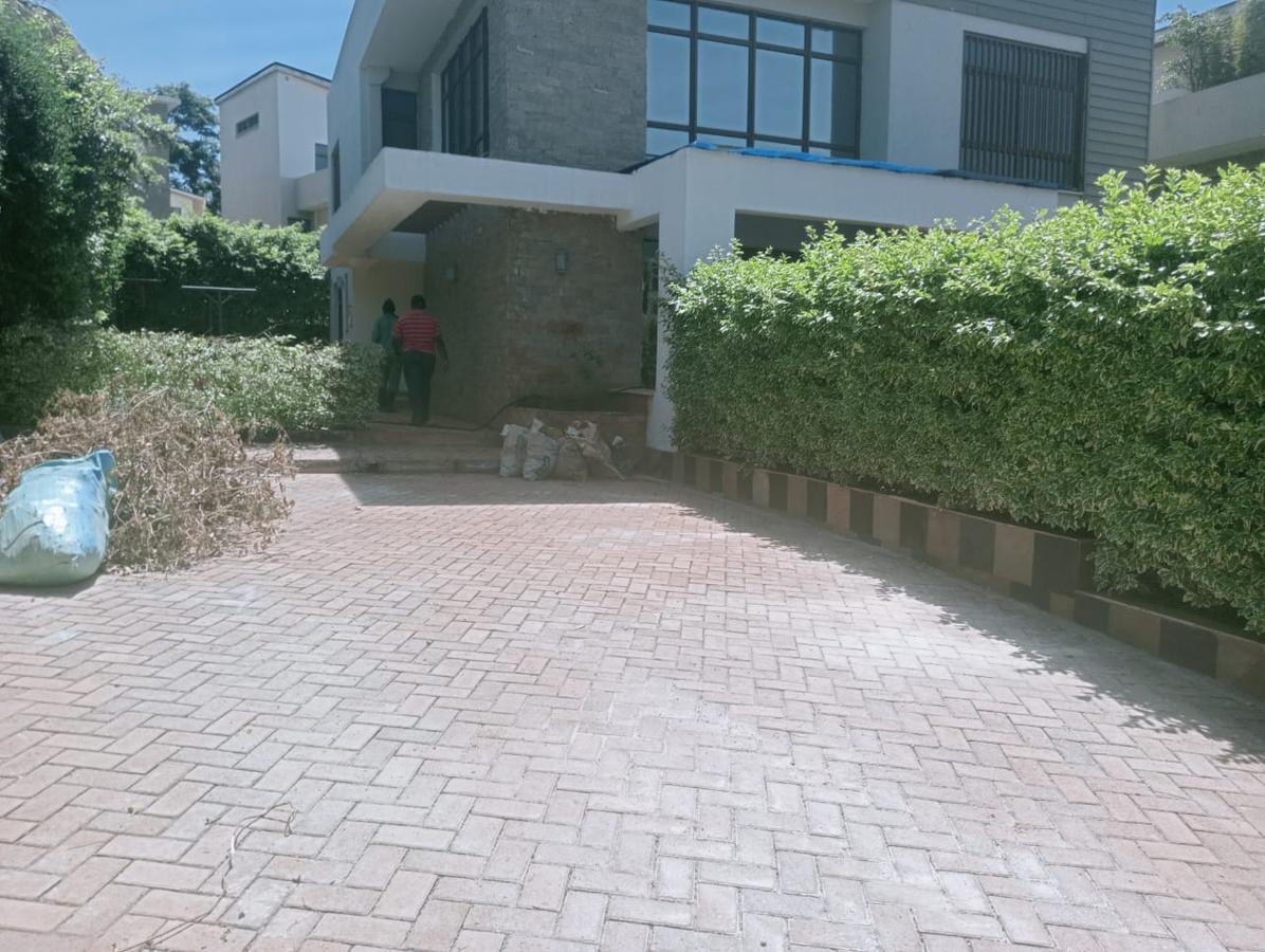 4 Bed Townhouse with En Suite in Runda - 11